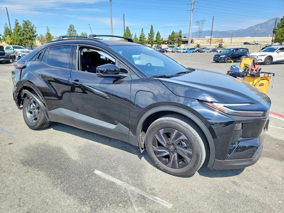 Photo 4 from auction – 2026 TOYOTA C-HR with VIN JTMAAAADXTJ015144