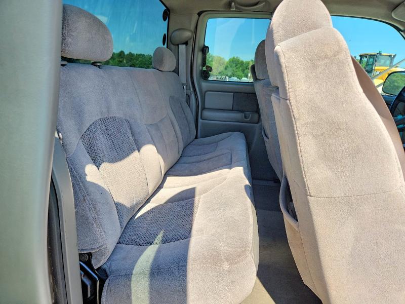 Photo 10 from auction – 2000 CHEVROLET SILVERADO with VIN 1GCEK19T3YE365838