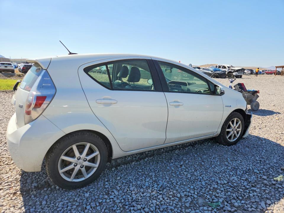Photo 3 from auction – 2014 TOYOTA PRIUS C with VIN JTDKDTB38E1080736