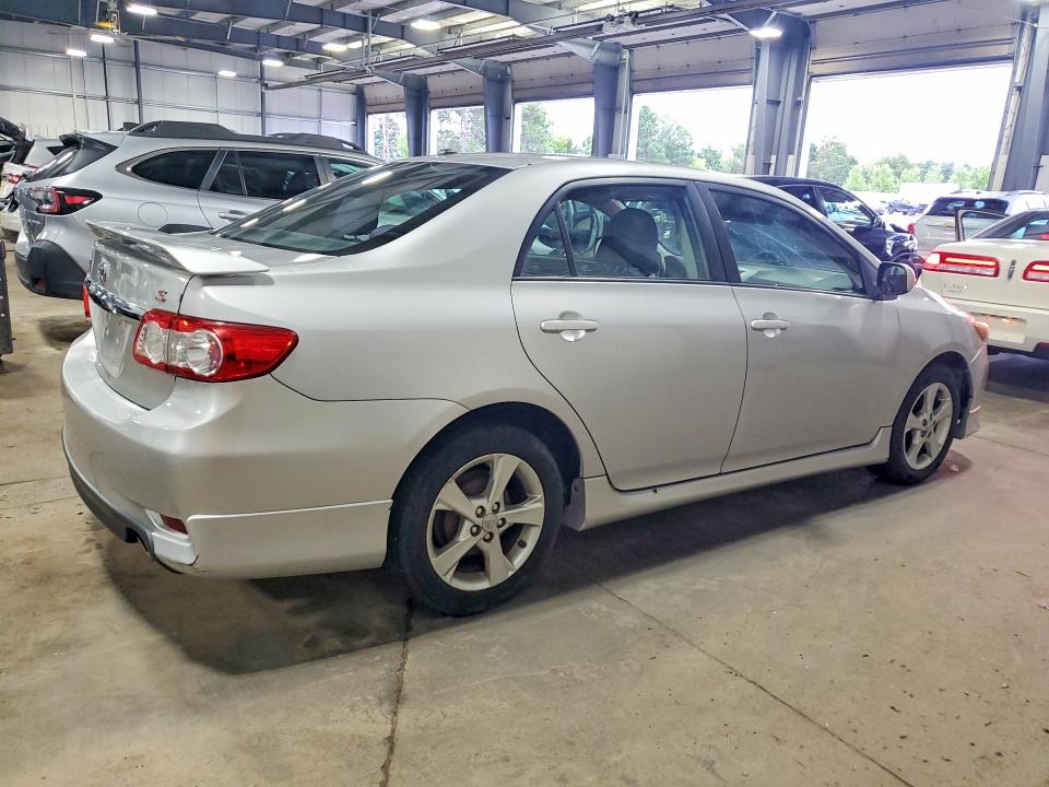 Photo 3 from auction – 2011 TOYOTA COROLLA with VIN 2T1BU4EE8BC585945