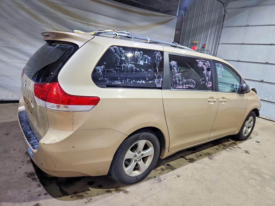 Photo 3 from auction – 2013 TOYOTA SIENNA with VIN 5TDKK3DC8DS341352
