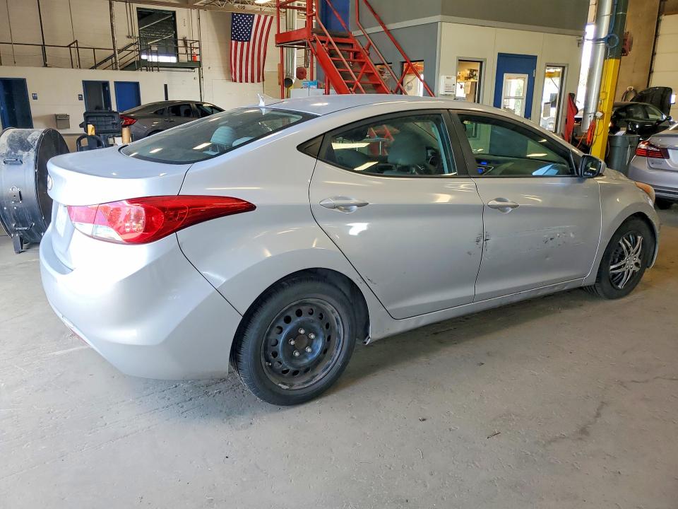 Photo 3 from auction – 2011 HYUNDAI ELANTRA with VIN 5NPDH4AE0BH049300