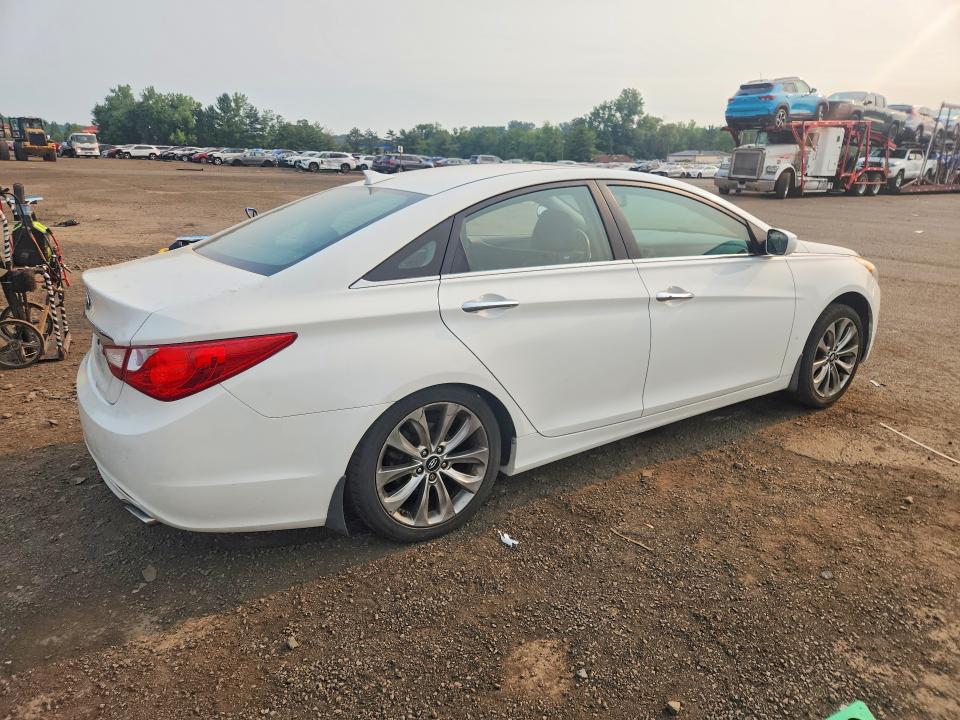 Photo 3 from auction – 2013 HYUNDAI SONATA with VIN 5NPEC4AC3DH610917
