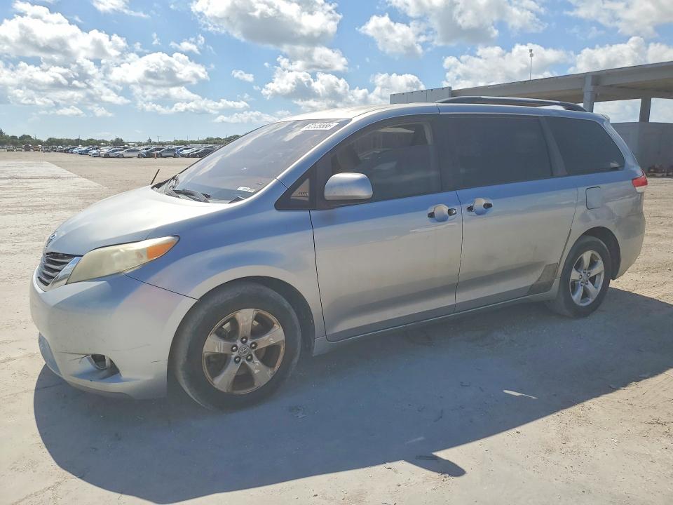 TOYOTA SIENNA 2011 with VIN 5TDKK3DC3BS005086 - Photo from auction