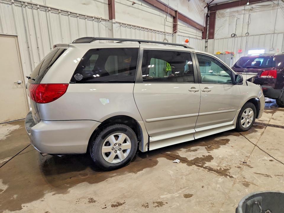 Photo 3 from auction – 2007 TOYOTA SIENNA with VIN 5TDZK23C87S030003