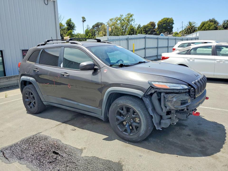 Photo 4 from auction – 2017 JEEP CHEROKEE with VIN 1C4PJMBS1HW649395