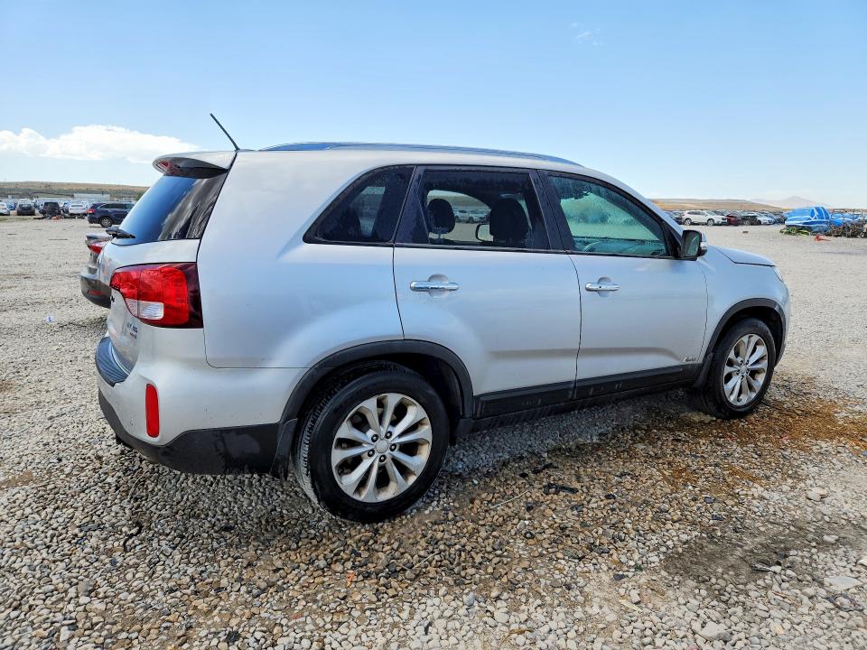 Photo 3 from auction – 2014 KIA SORENTO with VIN 5XYKUDA72EG546249