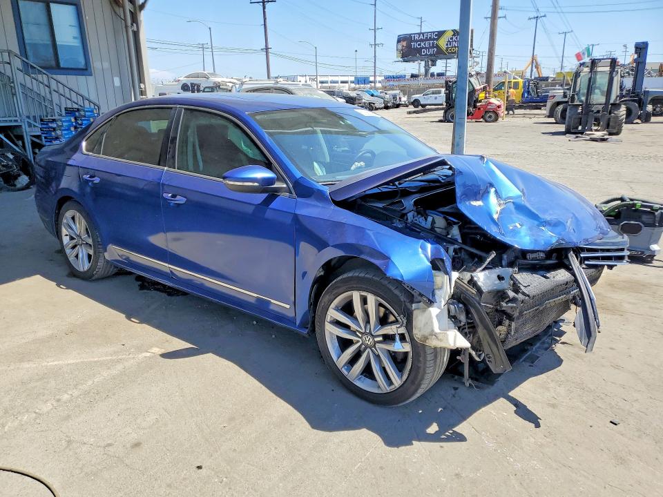 Снимка 4 от търг – 2016 VOLKSWAGEN PASSAT с VIN 1VWCT7A38GC018659