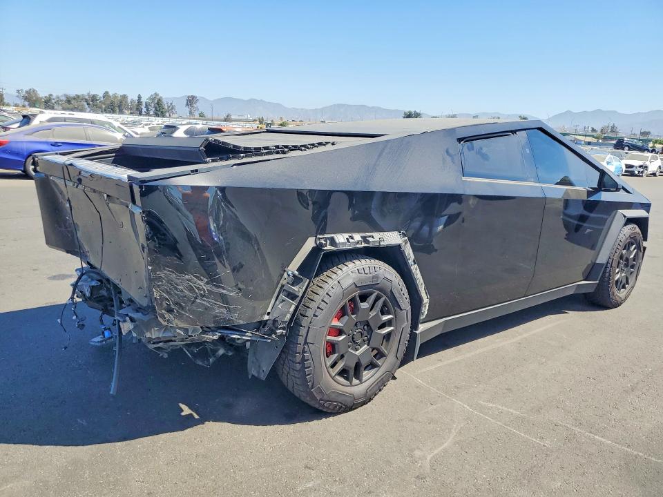 Photo 3 from auction – 2025 TESLA CYBERTRUCK with VIN 7G2CEHEE6SA077391