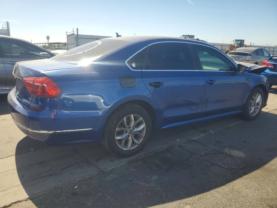 Photo 3 from auction – 2016 VOLKSWAGEN PASSAT with VIN 1VWAT7A32GC042026