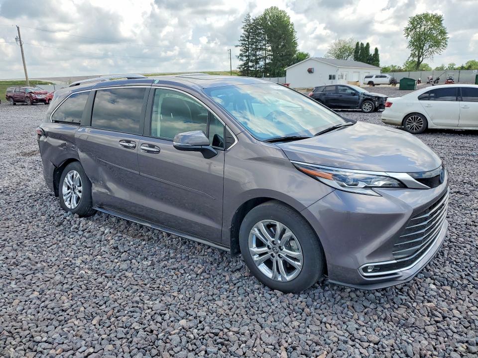 Photo 4 from auction – 2023 TOYOTA SIENNA with VIN 5TDESKFC8PS097923