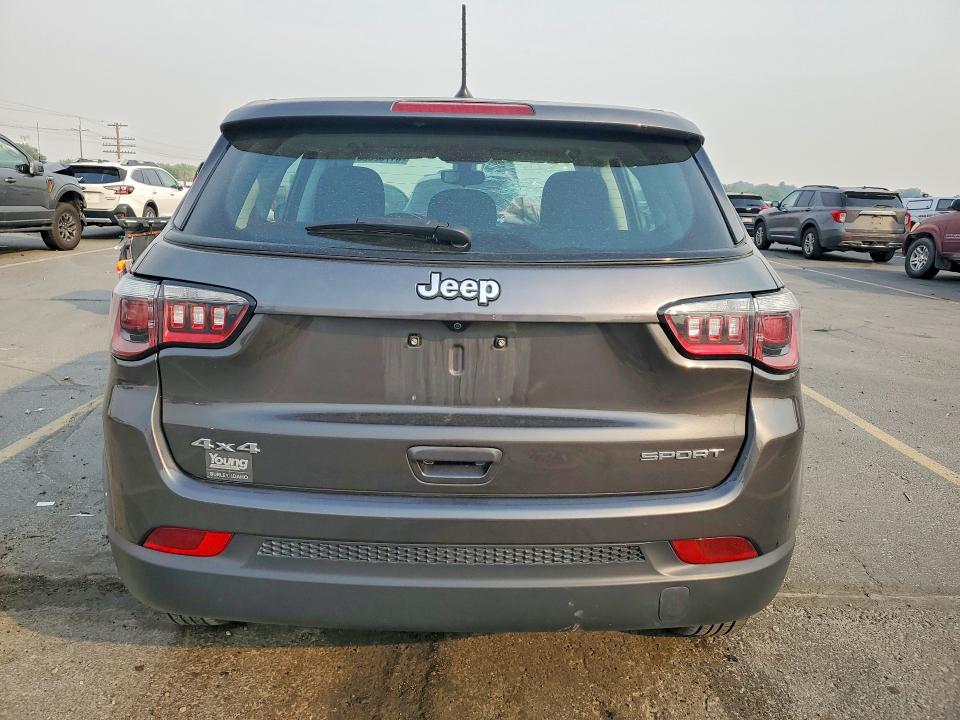 Photo 6 from auction – 2018 JEEP COMPASS with VIN 3C4NJDAB8JT415596