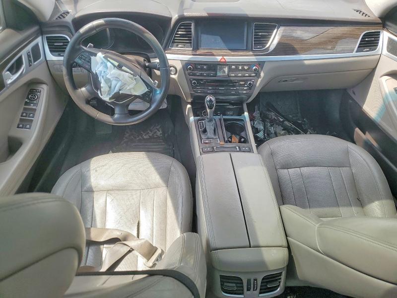 Photo 8 from auction – 2015 HYUNDAI GENESIS with VIN KMHGN4JE6FU059309