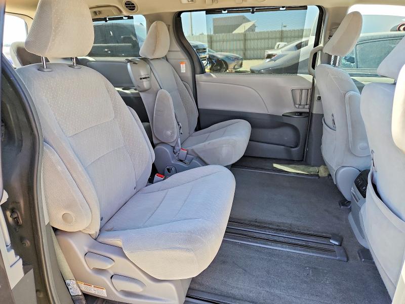 Photo 11 from auction – 2018 TOYOTA SIENNA with VIN 5TDKZ3DC9JS920616