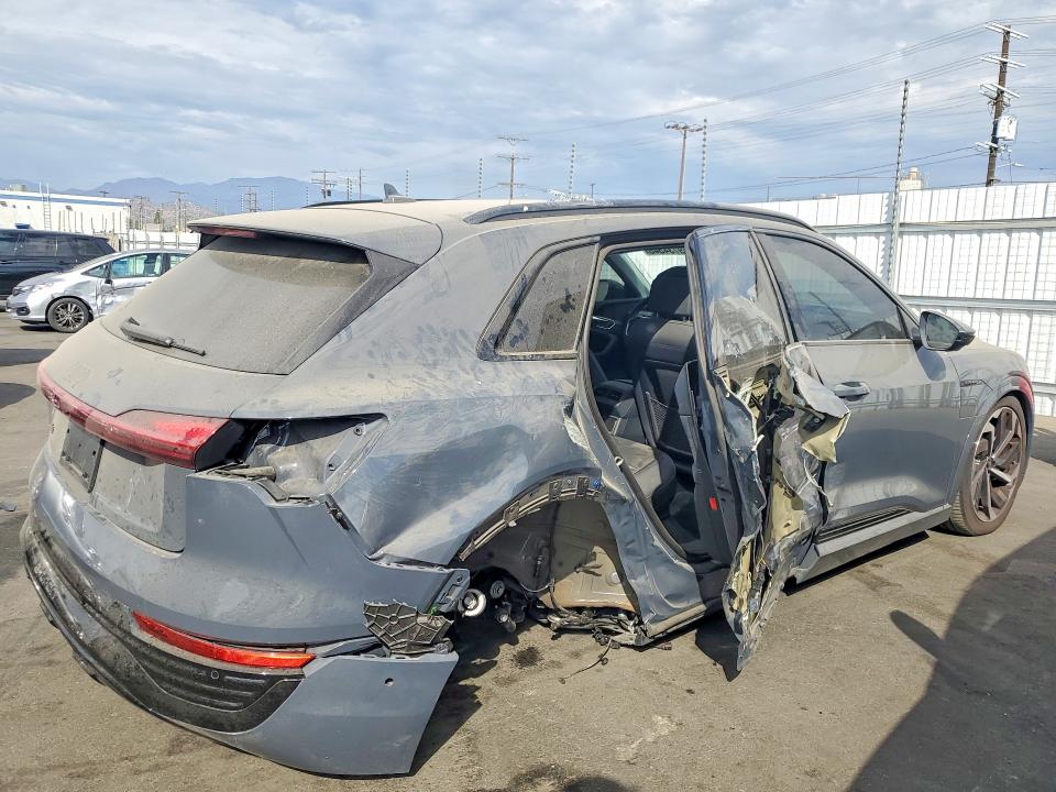 Foto 3 de la subasta – 2024 AUDI Q8 E-TRON con VIN WA15AAGE1RB037306