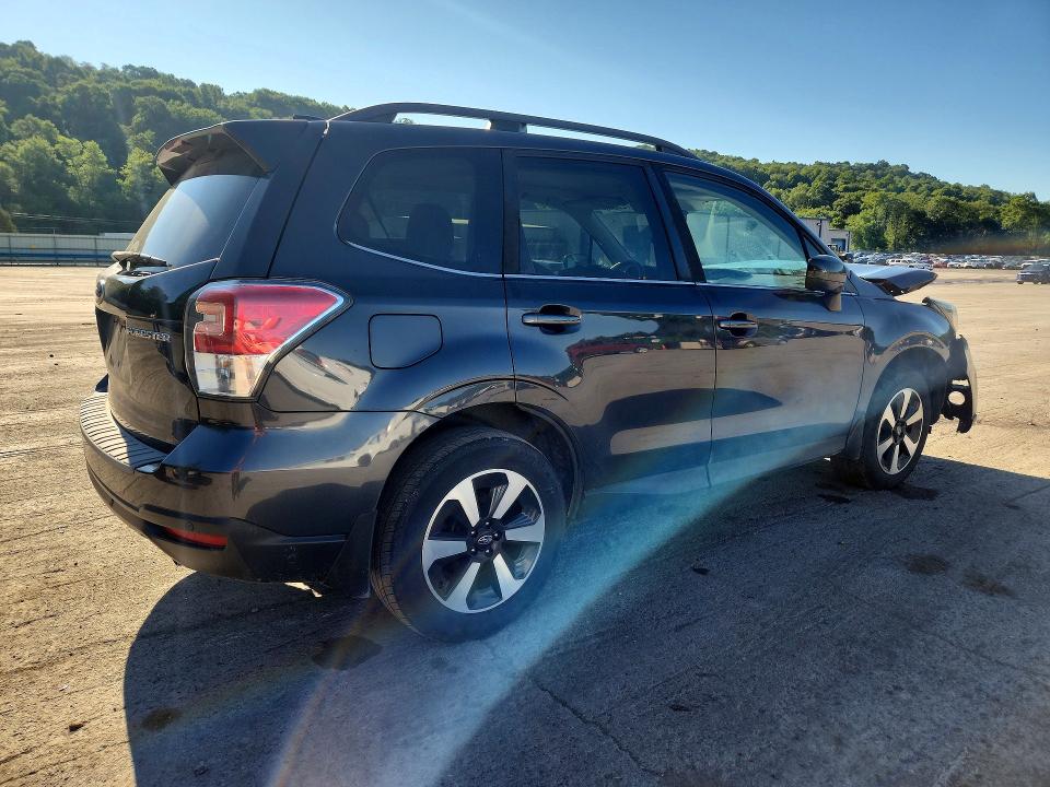 Photo 3 from auction – 2018 SUBARU FORESTER with VIN JF2SJARC1JH421173