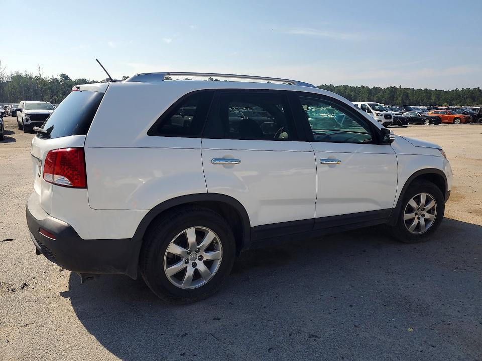 Photo 3 from auction – 2013 KIA SORENTO with VIN 5XYKT4A61DG409943