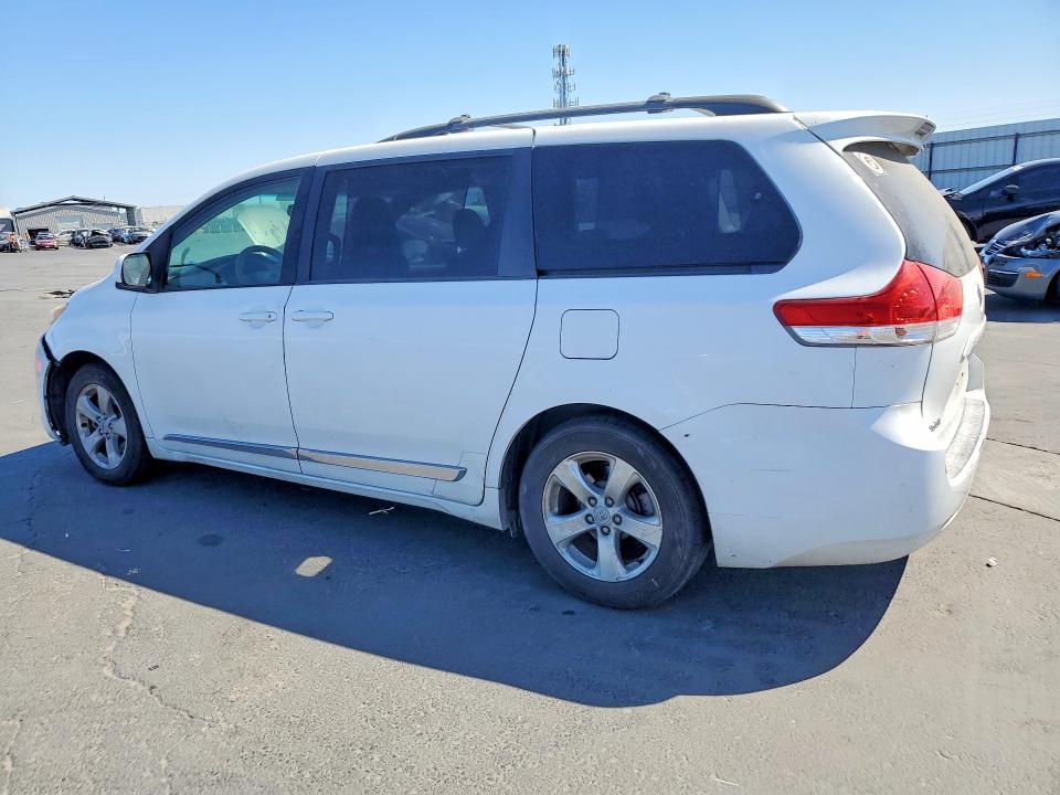 صورة رقم 2 من المزاد - 2011 TOYOTA SIENNA مع VIN 5TDKK3DC5BS097429