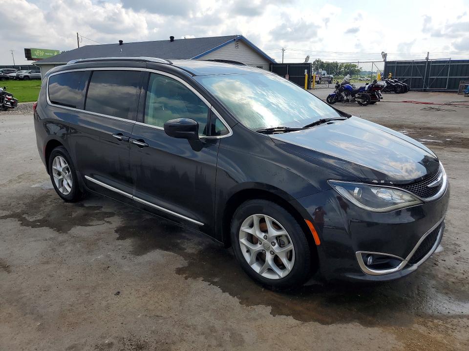 Photo 4 from auction – 2017 CHRYSLER PACIFICA with VIN 2C4RC1EG2HR543054