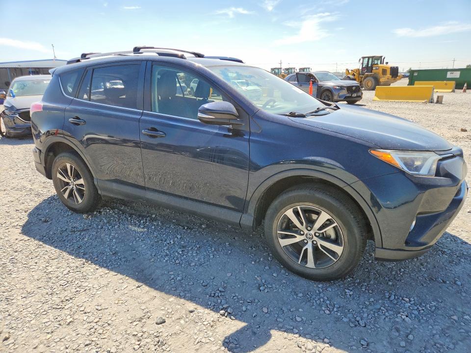 Photo 4 from auction – 2017 TOYOTA RAV4 with VIN JTMRFREV4HJ711334