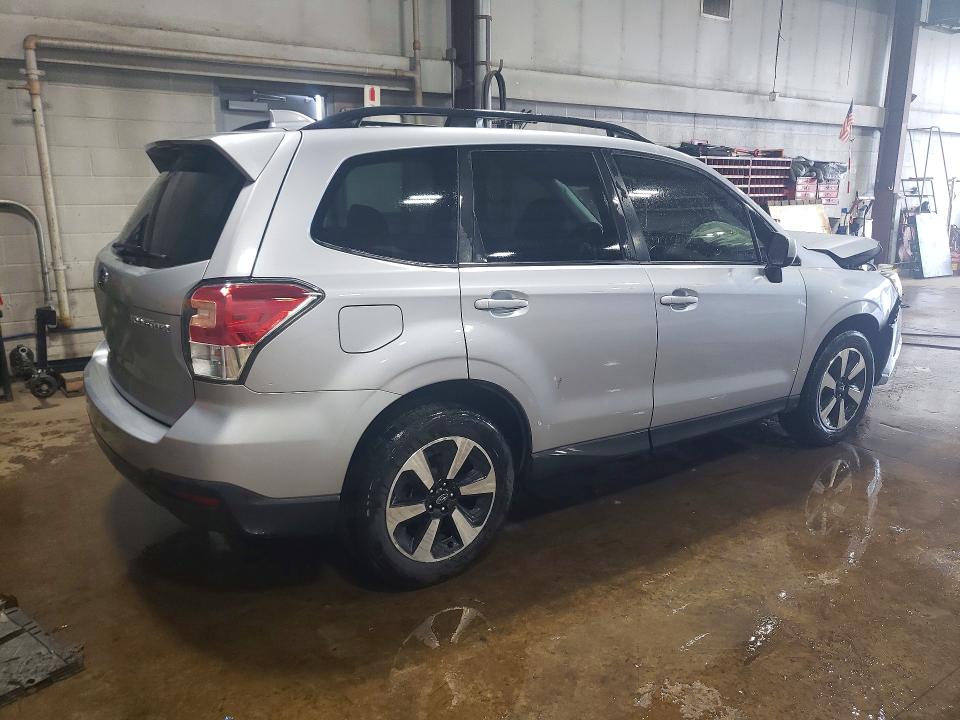 Photo 3 from auction – 2018 SUBARU FORESTER with VIN JF2SJAEC1JH512501