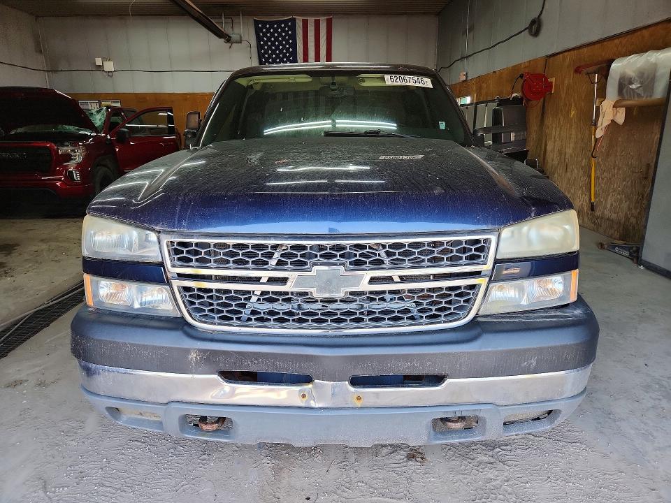Photo 5 from auction – 2005 CHEVROLET SILVERADO with VIN 1GCHK29U65E125528