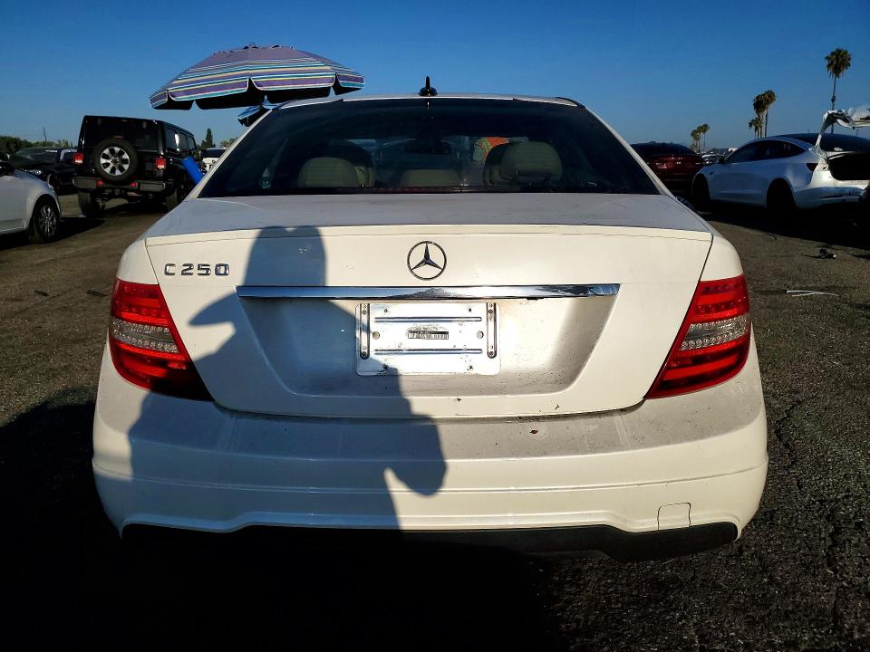 Photo 6 from auction – 2012 MERCEDES-BENZ C with VIN WDDGF4HB0CR222747