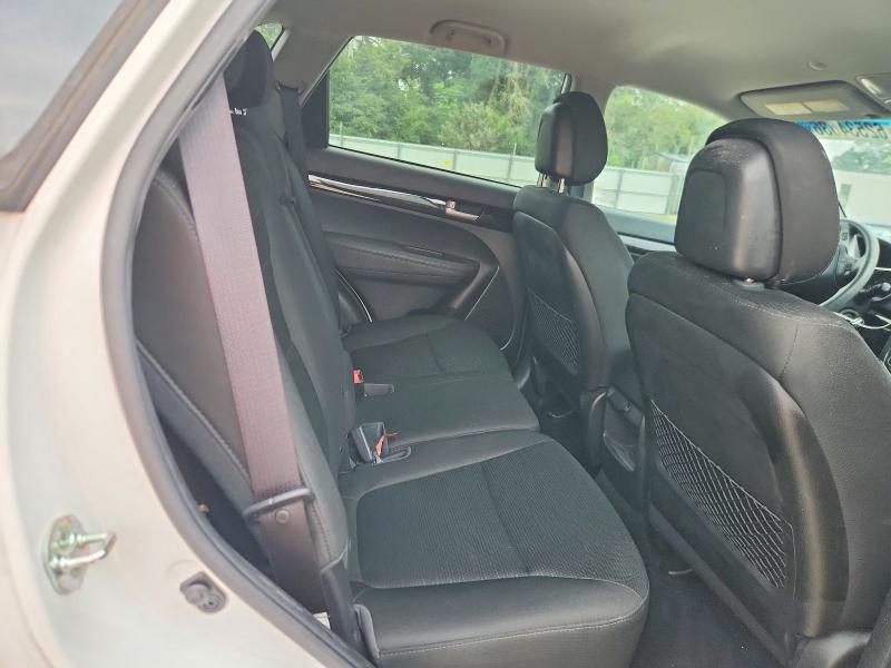 Photo 11 from auction – 2015 KIA SORENTO with VIN 5XYKT3A64FG596429