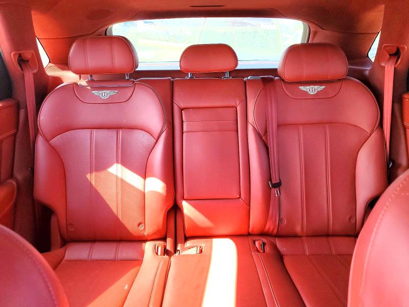 Photo 10 from auction – 2018 BENTLEY BENTAYGA with VIN SJAAC2ZV8JC019077