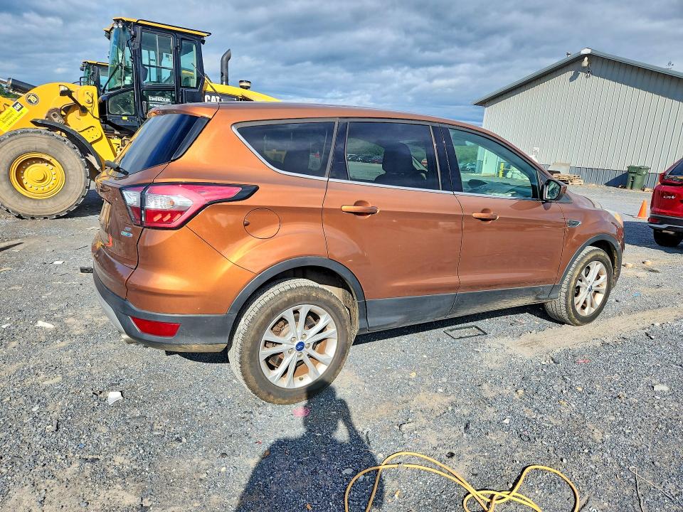 Photo 3 from auction – 2017 FORD ESCAPE with VIN 1FMCU9GD6HUD78550