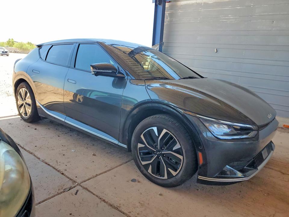 Photo 4 from auction – 2023 KIA EV6 with VIN KNDC34LA1P5607103