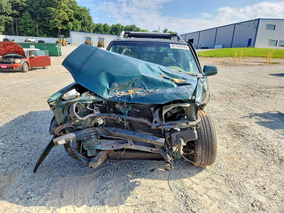 Photo 5 from auction – 2002 NISSAN FRONTIER with VIN 1N6ED29X82C365269