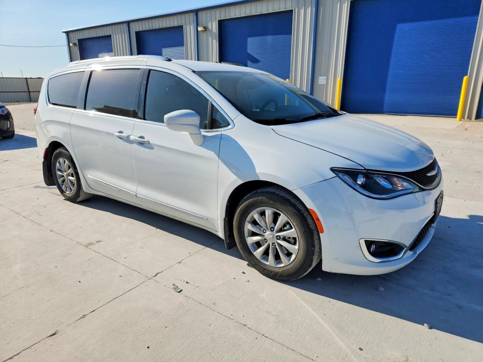 Photo 4 from auction – 2019 CHRYSLER PACIFICA with VIN 2C4RC1BG1KR554476