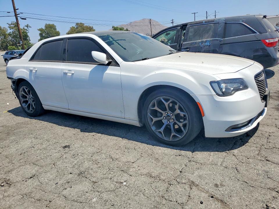 Photo 4 from auction – 2016 CHRYSLER 300 with VIN 2C3CCABG1GH351188