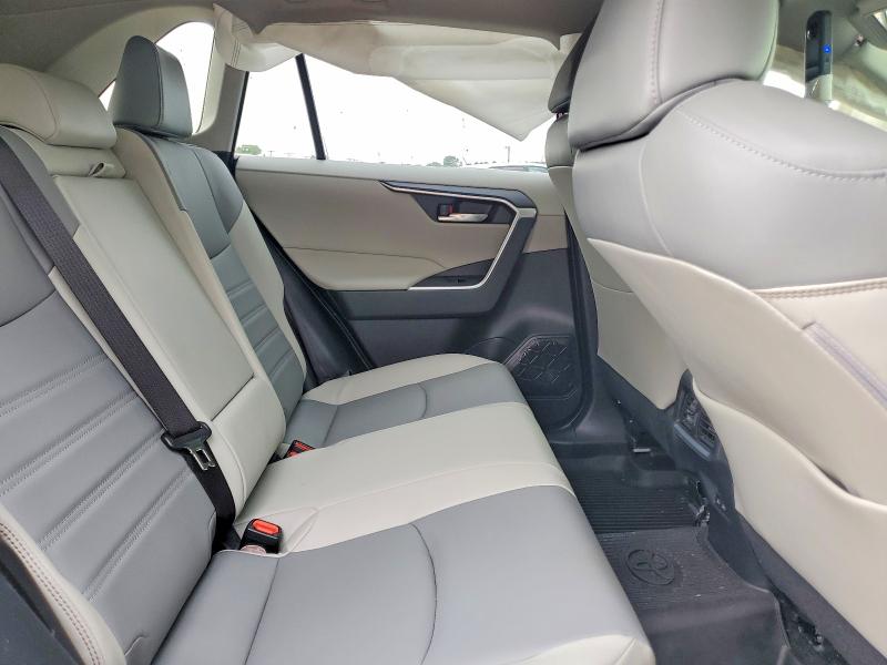 Photo 11 from auction – 2022 TOYOTA RAV4 with VIN JTMB6RFV4ND070258