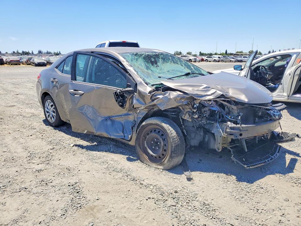 Фото 4 с аукциона – 2017 TOYOTA COROLLA с VIN 5YFBURHE3HP700873