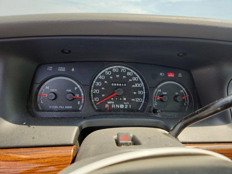 Photo 9 from auction – 2004 FORD CROWN VICTORIA with VIN 2FDHP74W94X177264