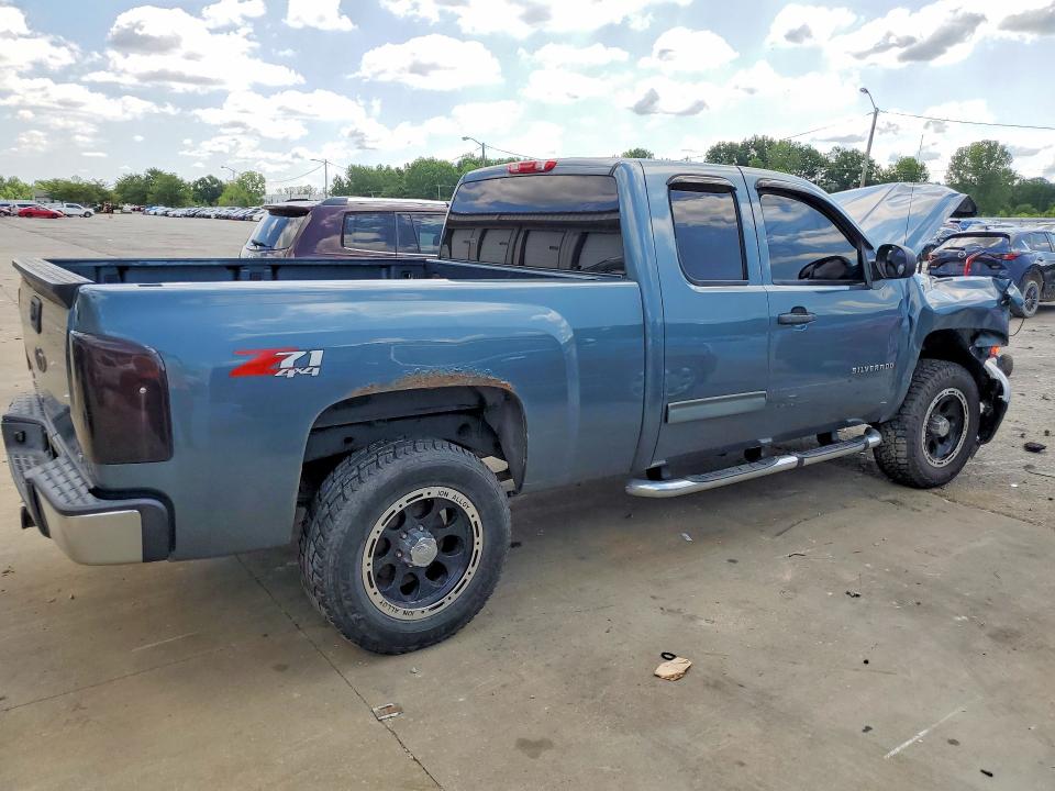 Photo 3 from auction – 2011 CHEVROLET SILVERADO with VIN 1GCRKSE37BZ231024