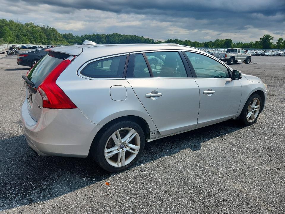 Photo 3 from auction – 2015 VOLVO V60 with VIN YV140MEM0F1260657