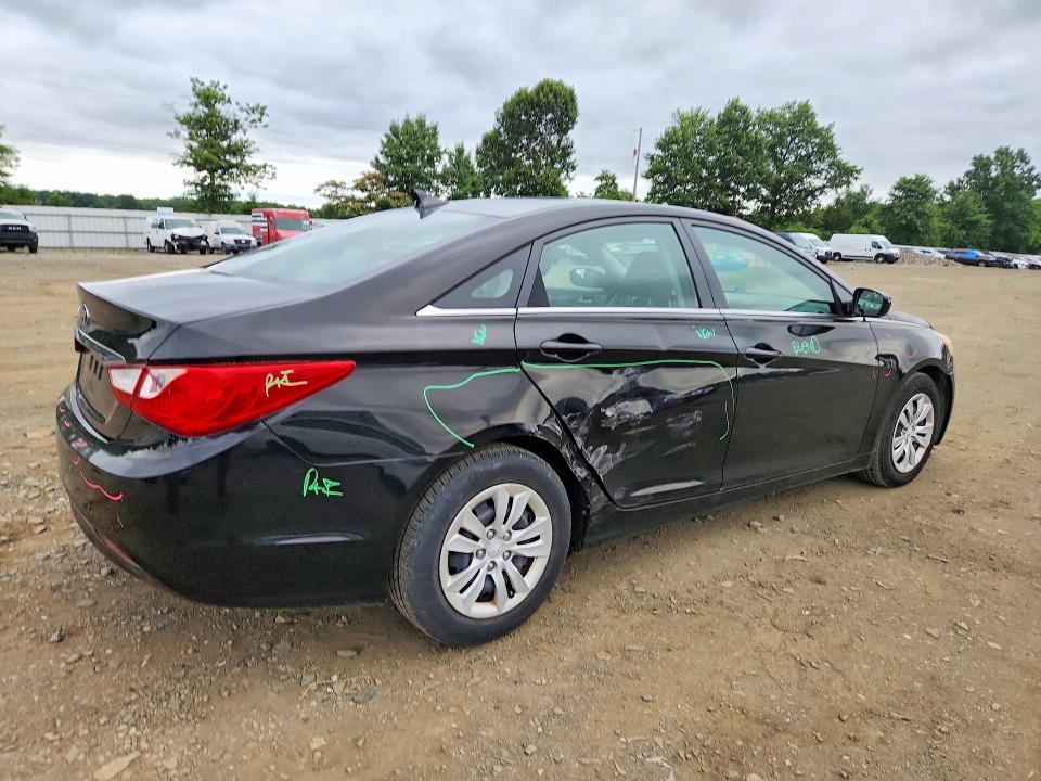Photo 3 from auction – 2011 HYUNDAI SONATA with VIN 5NPEB4ACXBH211163