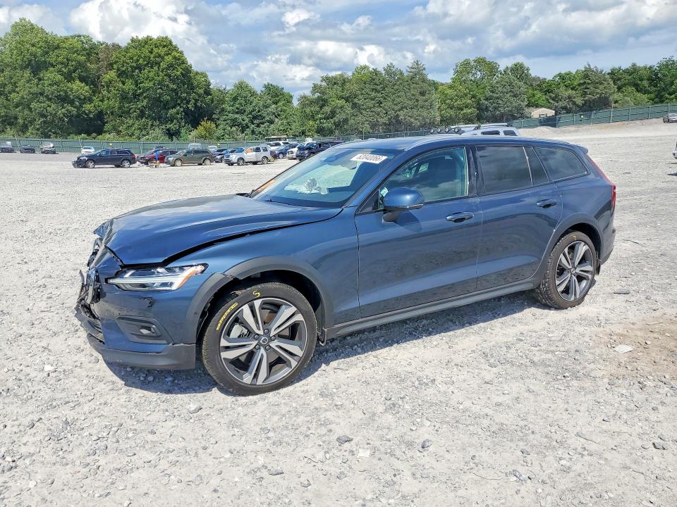 2025 VOLVO V60 CROSS COUNTRY