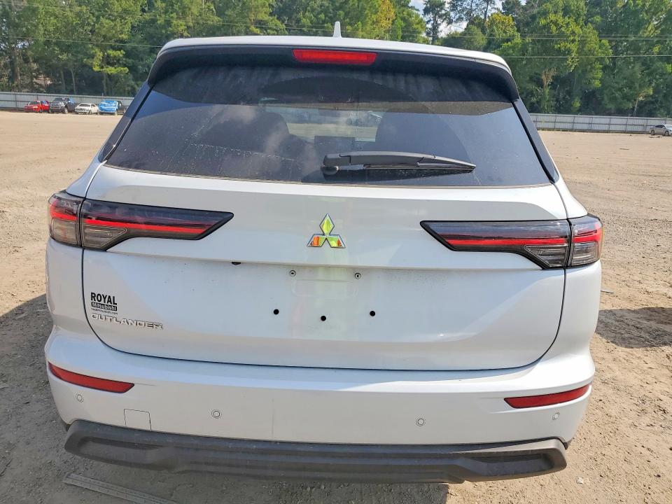 Photo 6 from auction – 2026 MITSUBISHI OUTLANDER with VIN JA4J3UAB4TZ037940