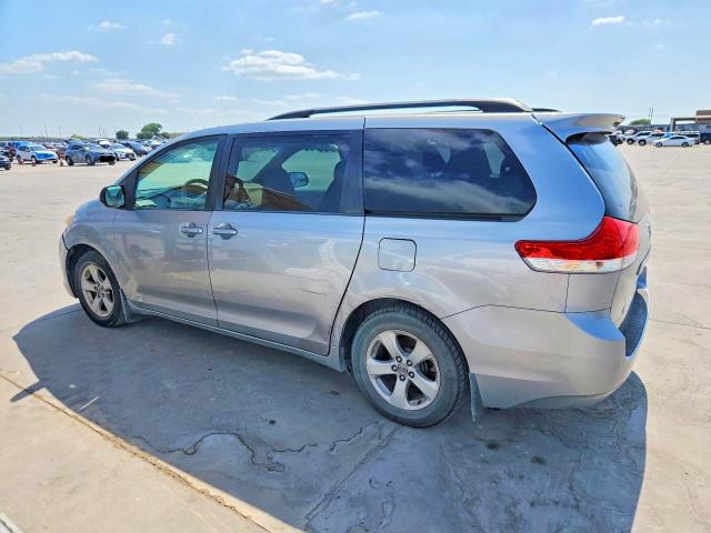 Photo 2 from auction – 2011 TOYOTA SIENNA with VIN 5TDKK3DC7BS022750