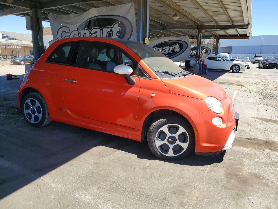 Photo 4 from auction – 2015 FIAT 500 with VIN 3C3CFFGEXFT652916