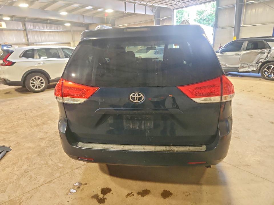 Photo 6 from auction – 2011 TOYOTA SIENNA with VIN 5TDKK3DC7BS068840