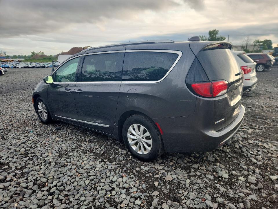 Photo 2 from auction – 2019 CHRYSLER PACIFICA with VIN 2C4RC1BG2KR550310