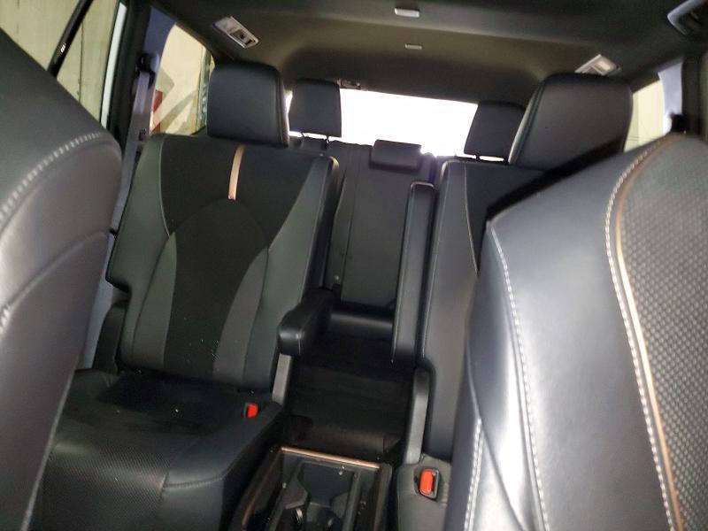 Photo 10 from auction – 2024 TOYOTA GRAND HIGHLANDER HYBRID with VIN 5TDADAB5XRS003019