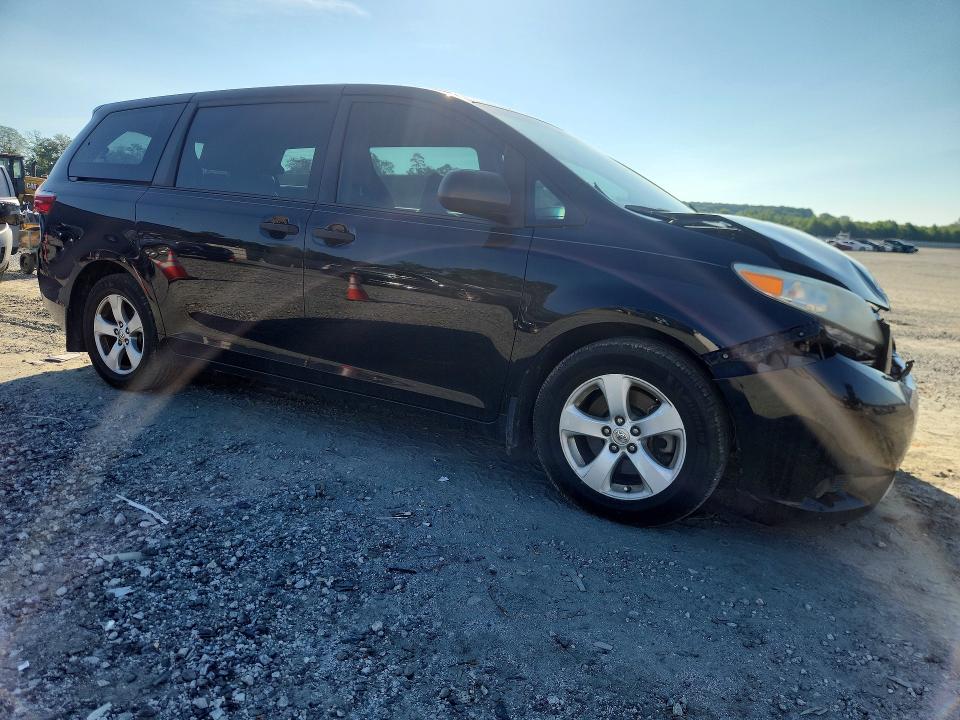 Photo 4 from auction – 2015 TOYOTA SIENNA with VIN 5TDZK3DCXFS532143
