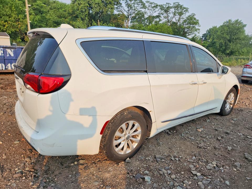 Photo 3 from auction – 2019 CHRYSLER PACIFICA with VIN 2C4RC1BG6KR523031
