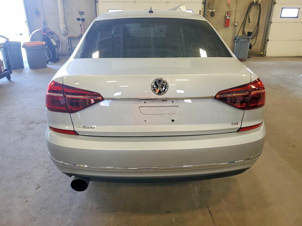 Photo 6 from auction – 2017 VOLKSWAGEN PASSAT with VIN 1VWAT7A35HC050073